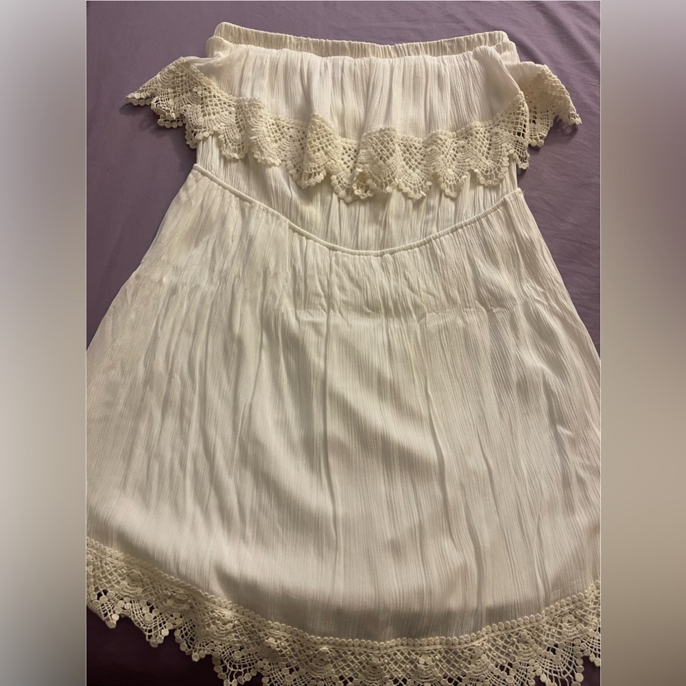 Off white strapless mini dress with crocheted trim very cute size 2x NWOT